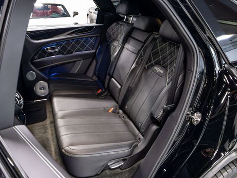 Used 2021 Bentley Bentayga w/ First Edition Specification image 13
