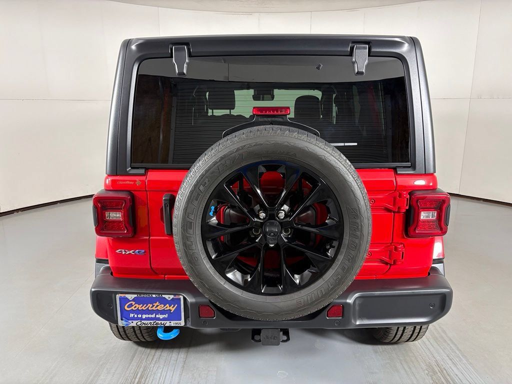 Used 2022 Jeep Wrangler Unlimited Sahara w/ Cold Weather Group AWD/4WD image 7