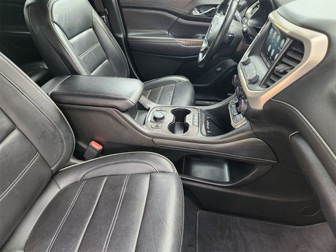 Used 2023 GMC Acadia Denali image 13