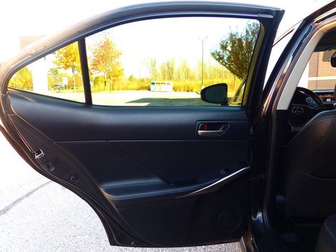 Used 2018 Lexus IS 300 F Sport w/ F Sport Package image 41