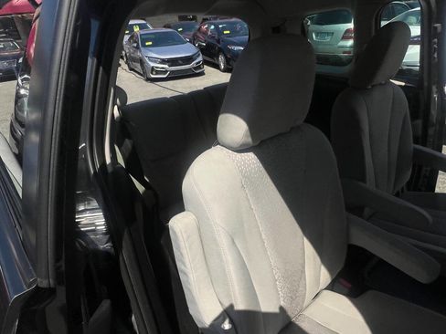 Used 2012 MAZDA MAZDA5 Touring image 8