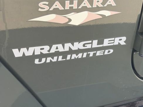 Used 2015 Jeep Wrangler Unlimited Sahara w/ Connectivity Group AWD/4WD image 20