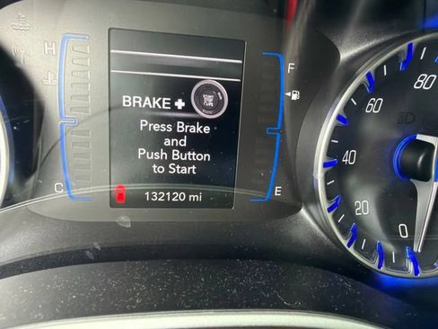 Used 2017 Chrysler Pacifica Touring-L FWD image 4