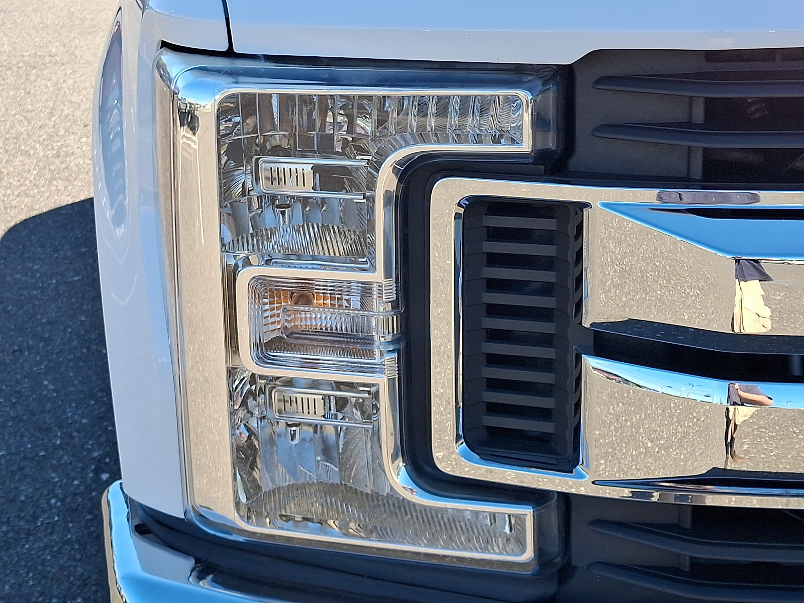 Certified 2018 Ford F250 XLT w/ XLT Premium Package AWD/4WD image 9