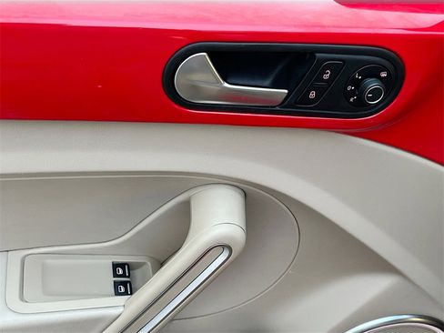 Used 2019 Volkswagen Beetle 2.0T SE image 17