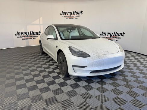 Used 2023 Tesla Model 3 Standard Range image 6