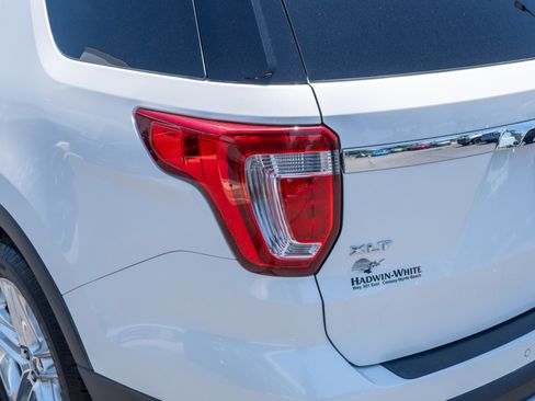 Used 2017 Ford Explorer XLT w/ Equipment Group 202A FWD image 10