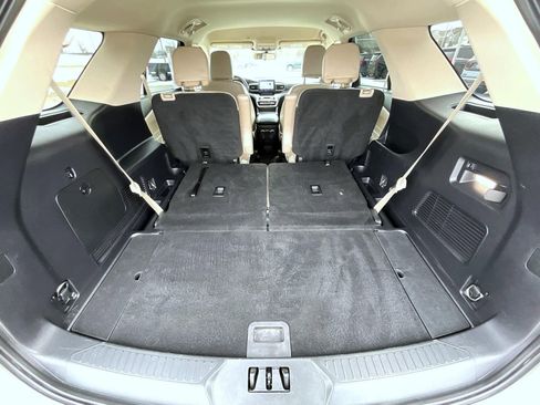 Used 2022 Ford Explorer XLT w/ Equipment Group 202A image 27