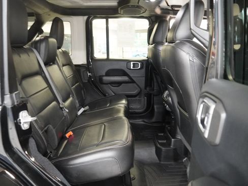 Used 2018 Jeep Wrangler Unlimited Sahara AWD/4WD image 30