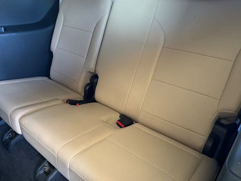 Used 2025 Buick Enclave Preferred AWD/4WD image 15