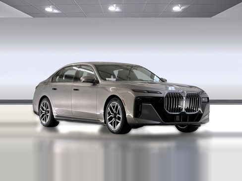 Used 2026 BMW i7 eDrive50 w/ M Sport Package RWD image 7