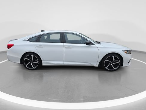 Used 2022 Honda Accord Sport image 4