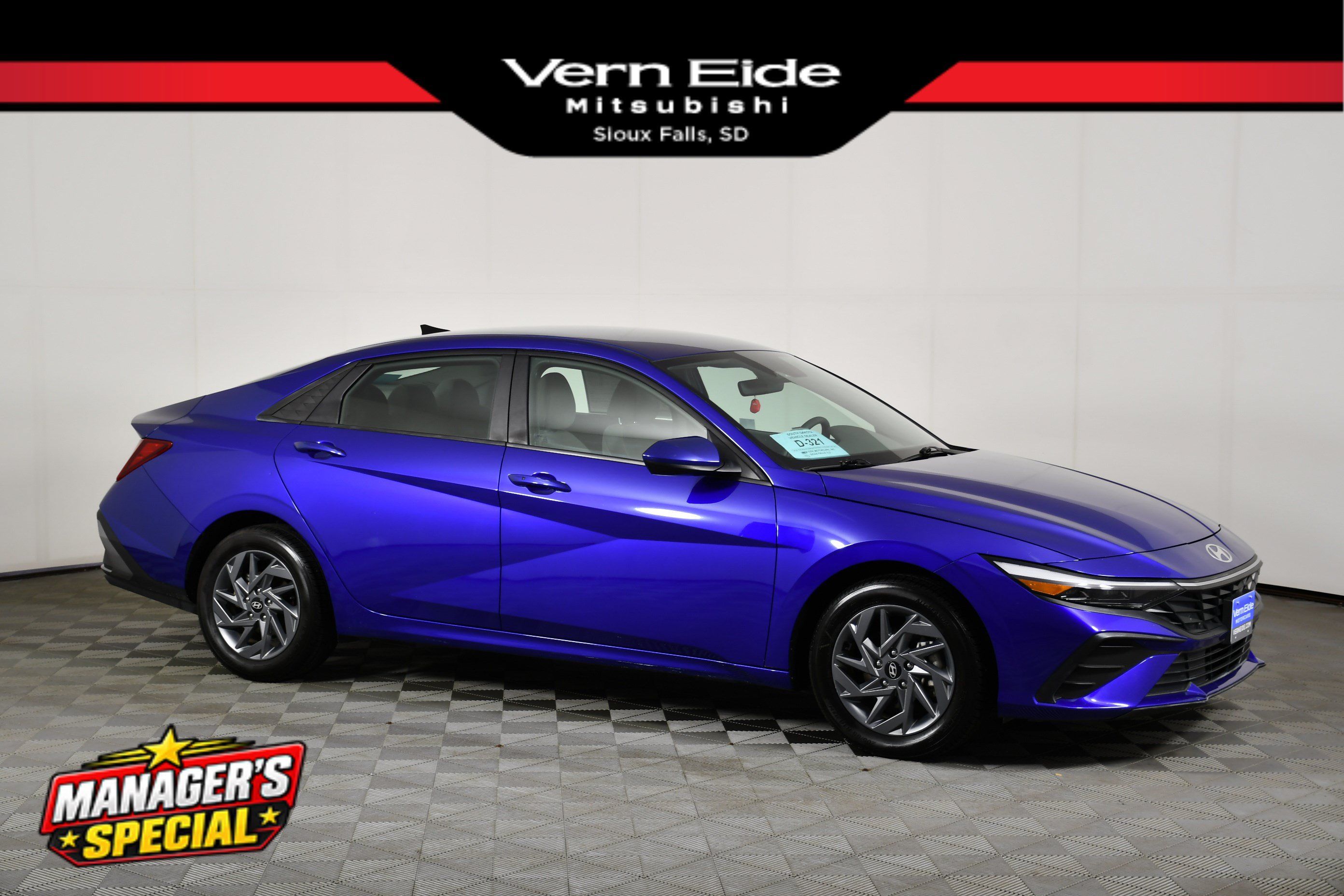 Used 2024 Hyundai Elantra SEL FWD image 1