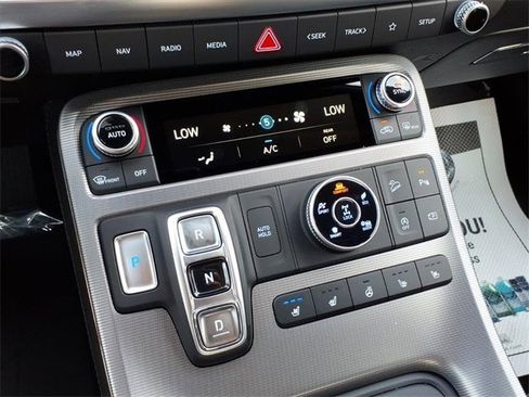 Used 2025 Hyundai Palisade Calligraphy image 17