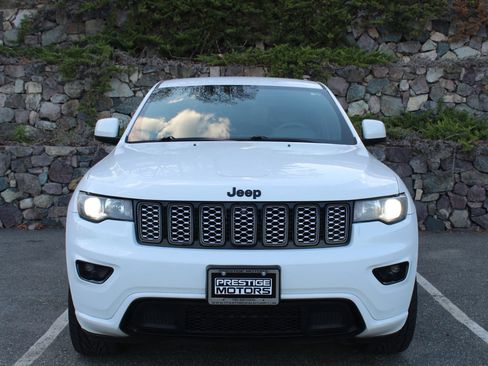 Used 2019 Jeep Grand Cherokee Altitude AWD/4WD image 3