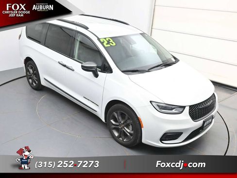 Used 2023 Chrysler Pacifica Touring-L w/ Road Tripper Package AWD/4WD image 27