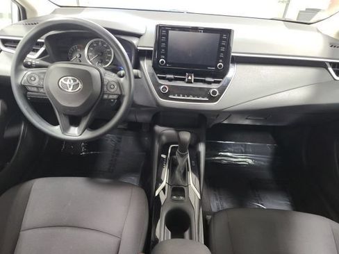 Used 2022 Toyota Corolla LE FWD image 2