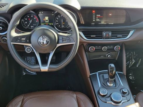 Used 2019 Alfa Romeo Stelvio image 4