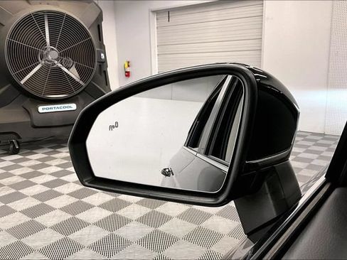Used 2023 Volkswagen Taos SE w/ Panoramic Sunroof Package FWD image 38