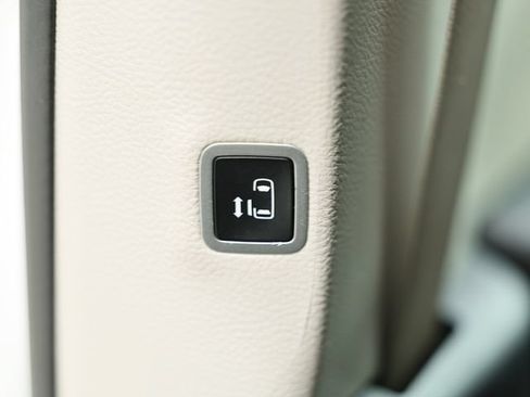 Used 2024 Chrysler Voyager LX FWD image 23
