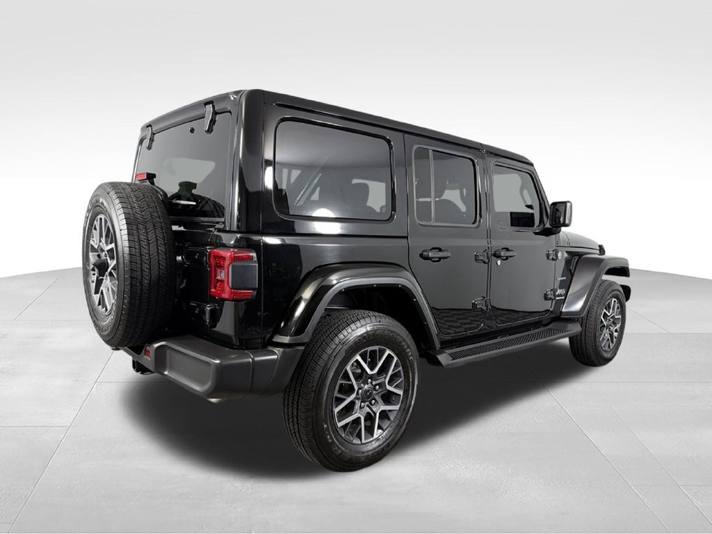 Used 2024 Jeep Wrangler Unlimited Sahara w/ Technology Group AWD/4WD image 8