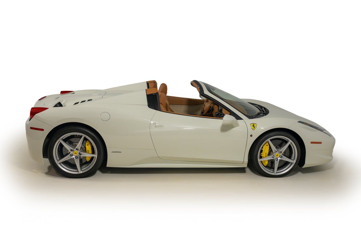 Used 2015 Ferrari 458 Spider RWD image 17