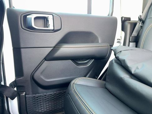 New 2025 Jeep Gladiator Sport S w/ Premium Package image 12