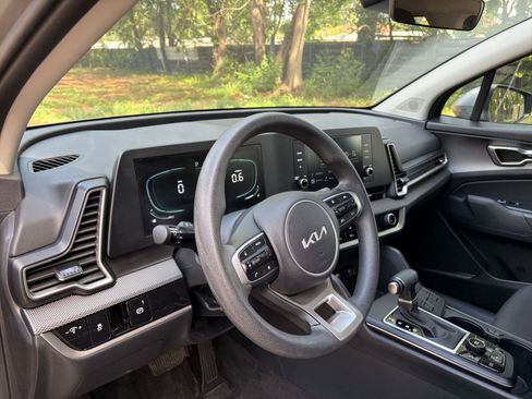 Used 2025 Kia Sportage LX FWD image 32