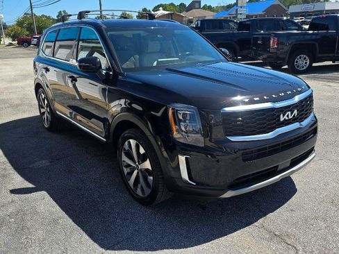 Used 2022 Kia Telluride EX w/ EX Premium Package FWD image 3