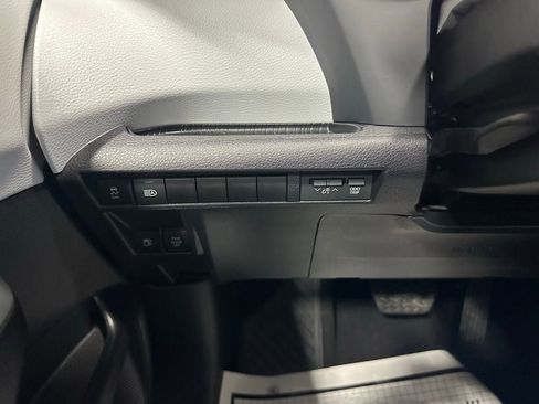 Used 2025 Toyota Sienna LE image 17