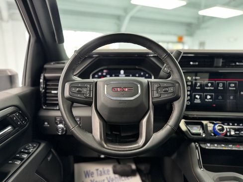 Used 2025 GMC Sierra 2500 AT4 image 21