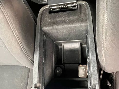 Used 2013 Dodge Charger SXT image 35