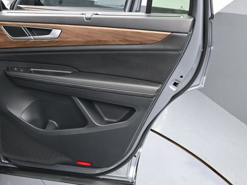 Used 2024 Volkswagen Atlas SE w/ Black Wheel Package image 35