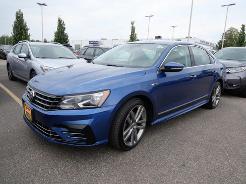 Used 2017 Volkswagen Passat 1.8T R-Line FWD image 3