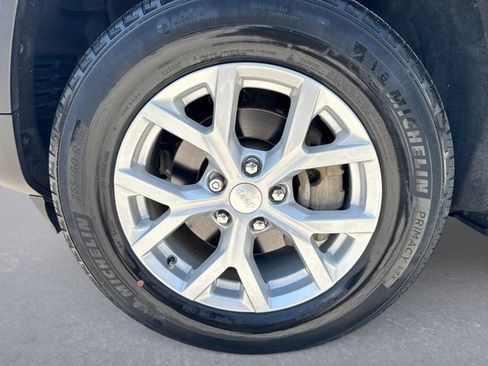 Used 2023 Jeep Grand Cherokee Limited RWD image 13