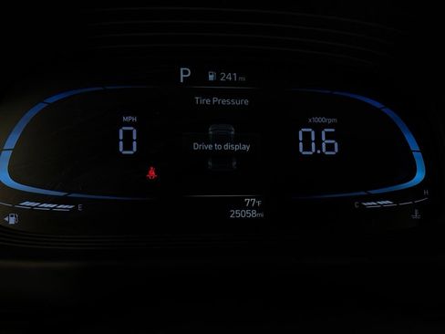 Used 2025 Hyundai Venue SEL FWD image 14