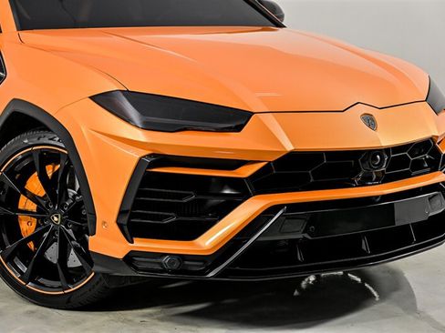 Used 2022 Lamborghini Urus AWD/4WD image 3