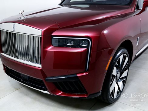 Certified 2025 Rolls-Royce Cullinan AWD/4WD image 43