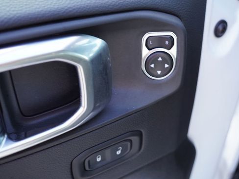 Certified 2025 Jeep Wrangler Unlimited Sahara w/ Safety Group image 21