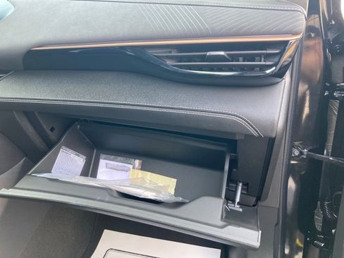 Used 2025 Buick Envision Sport Touring AWD/4WD image 38