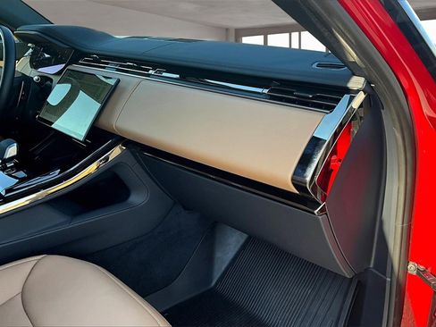 Used 2025 Land Rover Range Rover Sport SE image 16