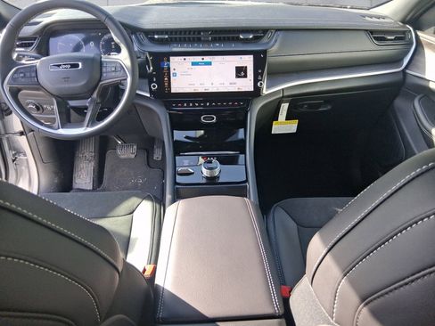 New 2026 Jeep Grand Cherokee Altitude AWD/4WD image 11