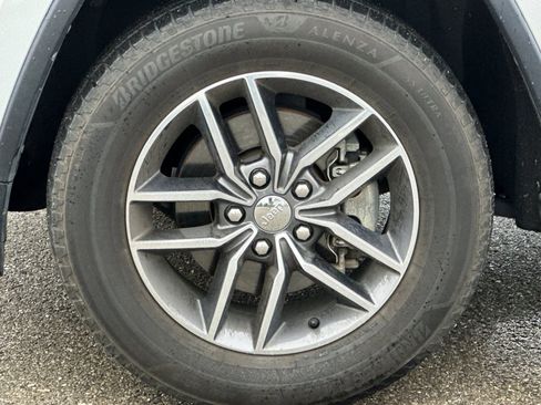 Used 2018 Jeep Grand Cherokee Limited image 45