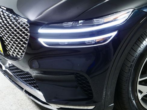 Certified 2025 Genesis GV70 2.5T AWD/4WD image 16