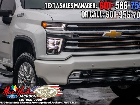 Used 2022 Chevrolet Silverado 2500 High Country image 3