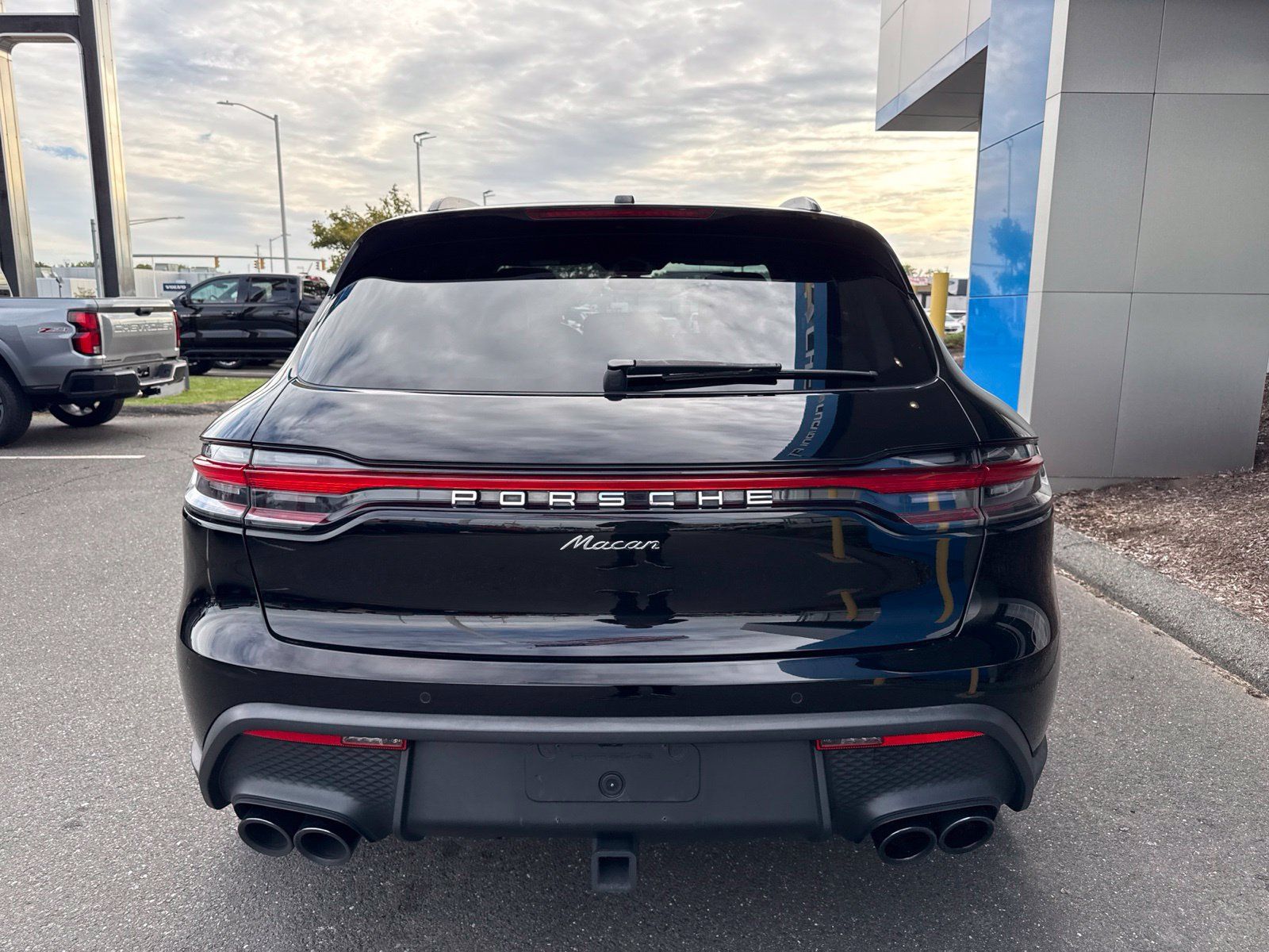 Used 2023 Porsche Macan Turbo AWD/4WD image 7