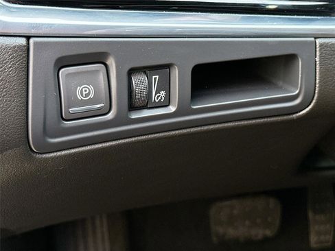 Used 2024 Cadillac XT6 Premium Luxury image 10