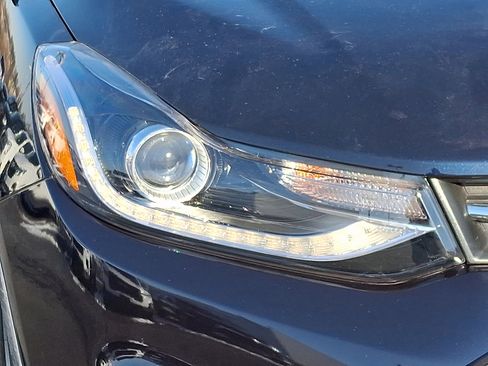 Used 2022 Chevrolet Trax LT w/ LT Convenience Package image 9