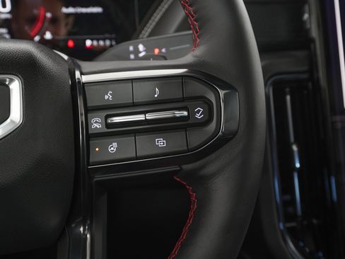 Used 2025 GMC Yukon AT4 Ultimate image 26