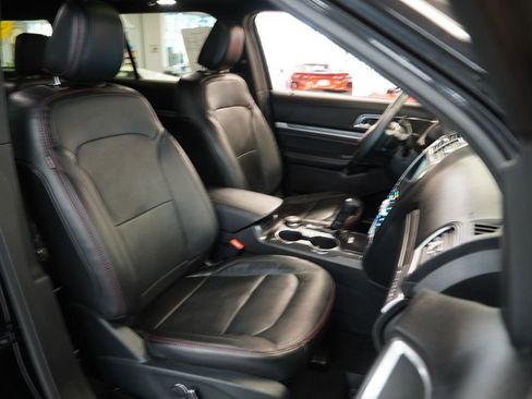 Used 2018 Ford Explorer Sport w/ Equipment Group 401A AWD/4WD image 35